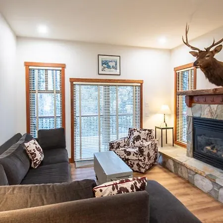 Snow Creek Lodge By Fernie Lodging Co Exterior photo